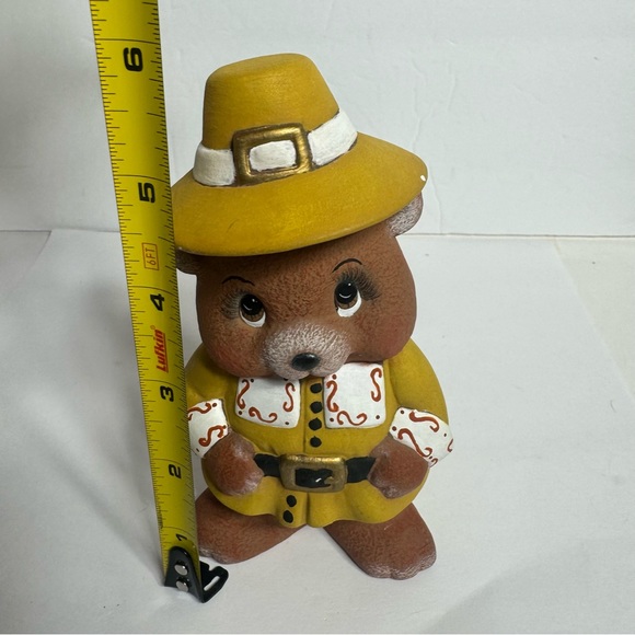 Hand painted pilgrim teddy bear. Adorable ceramic bear wearing yellow outfit - Picture 6 of 12